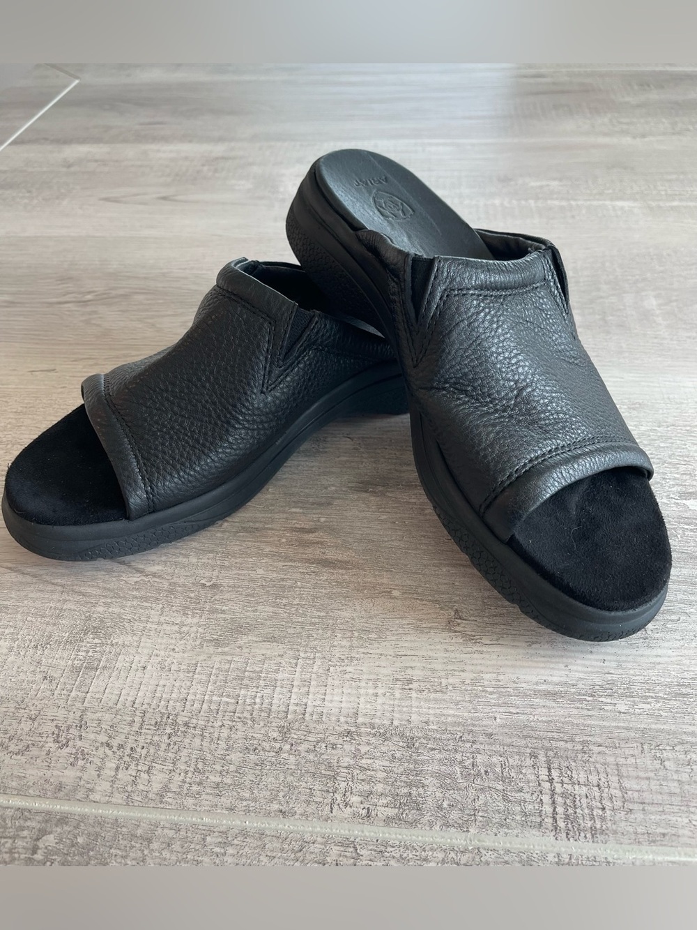 Ariat Bridgeport leather slip on slide in mules open toe shoes size 8 outdoor